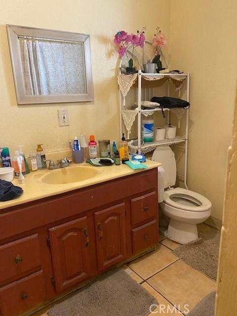831 Alamitos Ave Unit 3, Long Beach, CA 90813 - bathroom with vanity and tile patterned flooring