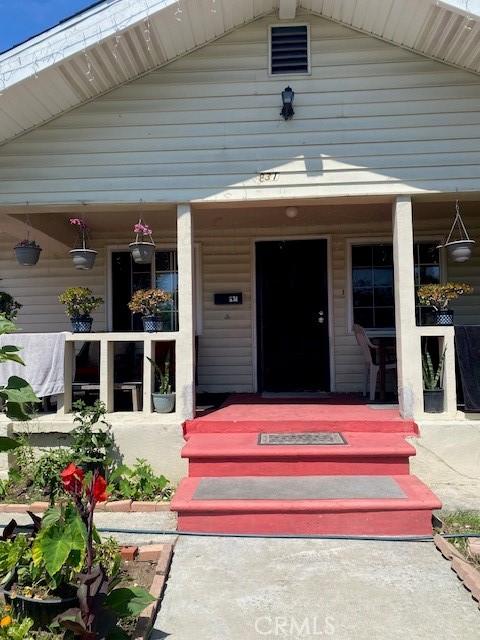831 Alamitos Ave Unit 3, Long Beach, CA 90813 - property entrance with covered porch