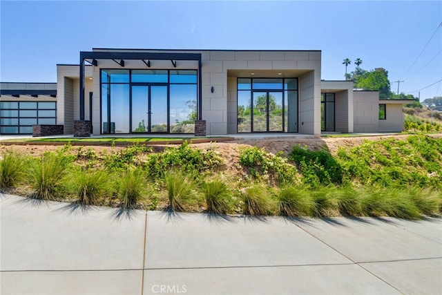 1922 Edgefair Ln, Redlands, CA 92373 - rear view of house