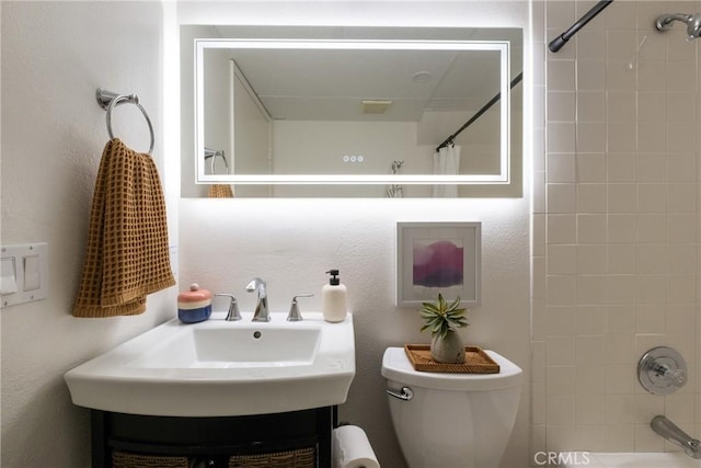 1830 N Alvarado St Unit 14, Los Angeles, CA 90026 - full bath featuring toilet and shower / washtub combination