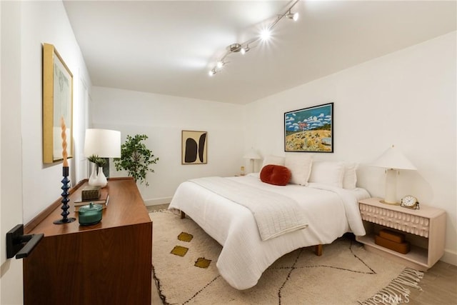 1830 N Alvarado St Unit 14, Los Angeles, CA 90026 - bedroom with baseboards and rail lighting