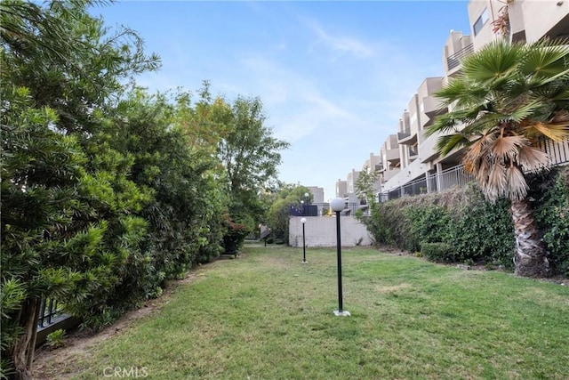 1830 N Alvarado St Unit 14, Los Angeles, CA 90026 - view of grassy yard