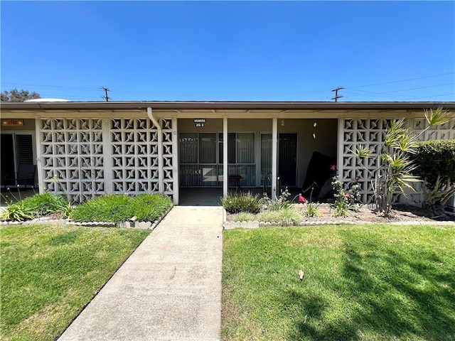 1660 Northwood Rd Unit M11-276D, Seal Beach, CA 90740 - doorway to property featuring a yard