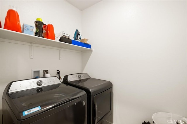 11624 Sky Pointe Dr, Desert Hot Springs, CA 92240 - laundry area with independent washer and dryer