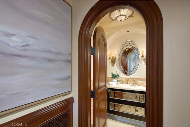 3300 Ocean Blvd, Corona Del Mar, CA 92625 - bathroom with vanity