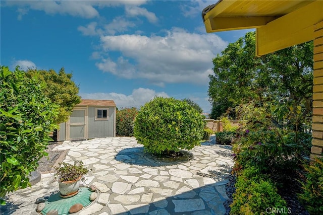 4308 Crown Ranch Rd, Corona, CA 92881 - view of patio featuring a storage unit