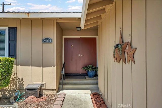2464 Maclennan St, Napa, CA 94558 - entrance to property featuring board and batten siding