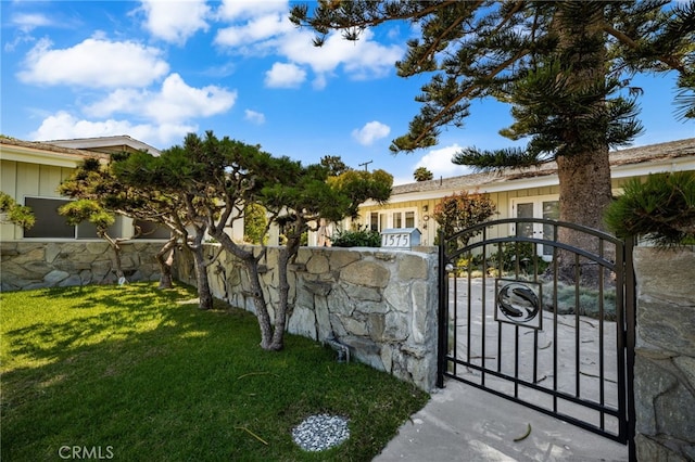 1575 Via Capri Unit 6, Laguna Beach, CA 92651 - gate with french doors