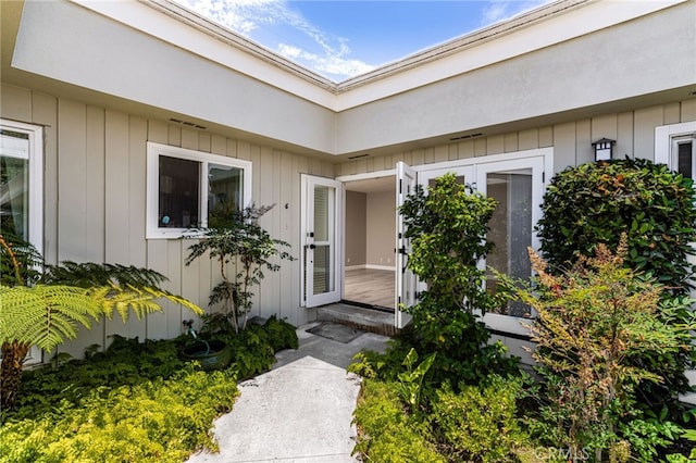 1575 Via Capri Unit 6, Laguna Beach, CA 92651 - property entrance with board and batten siding