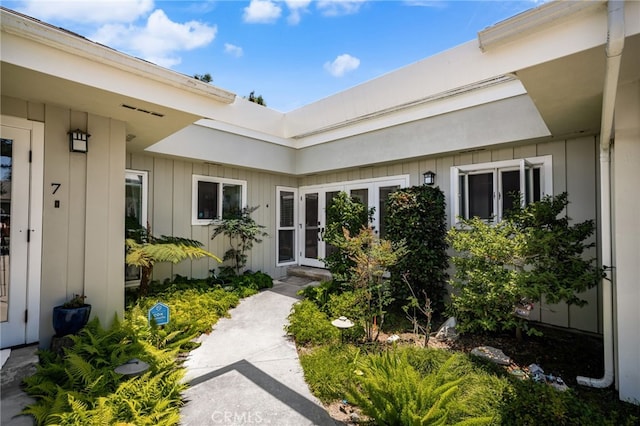 1575 Via Capri Unit 6, Laguna Beach, CA 92651 - entrance to property with board and batten siding