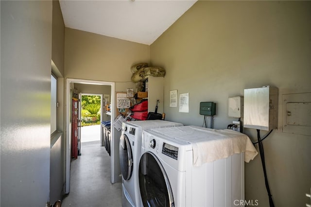1575 Via Capri Unit 6, Laguna Beach, CA 92651 - laundry area featuring washer and dryer