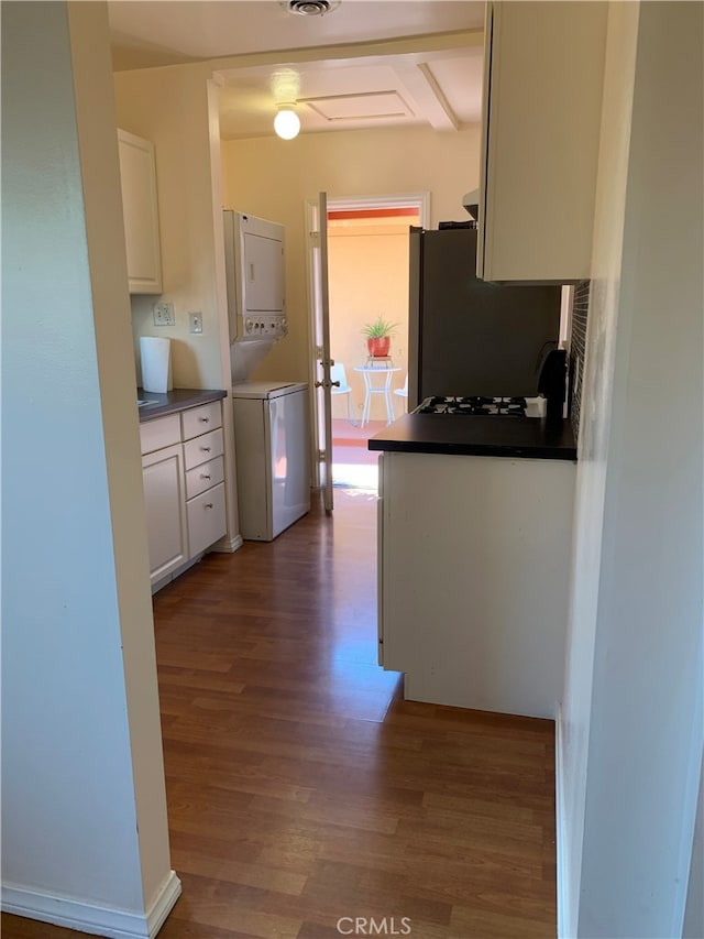 583 S Calle, Abronia, Palm Springs, CA 92264 - kitchen with stacked washer / drying machine, dark wood finished floors, freestanding refrigerator, and dark countertops