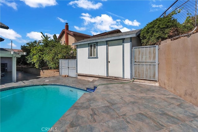 1010 W Yorktown Ave, Montebello, CA 90640 - view of swimming pool featuring a gate, a patio, and an outbuilding