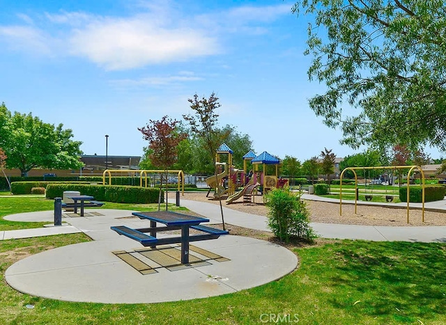 33883 Vinca Ln, Murrieta, CA 92563 - communal playground with a lawn