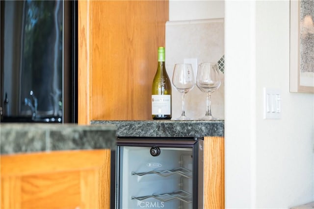 822 Noddy Ct, Arroyo Grande, CA 93420 - detailed view of beverage cooler and a dry bar