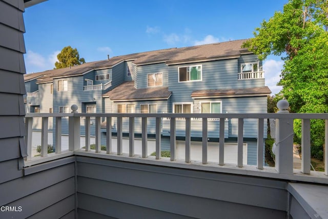 1051 Thomas Ln, Ventura, CA 93003 - balcony featuring a residential view