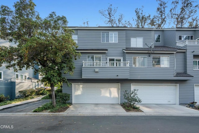 1051 Thomas Ln, Ventura, CA 93003 - townhome / multi-family property featuring a garage and driveway