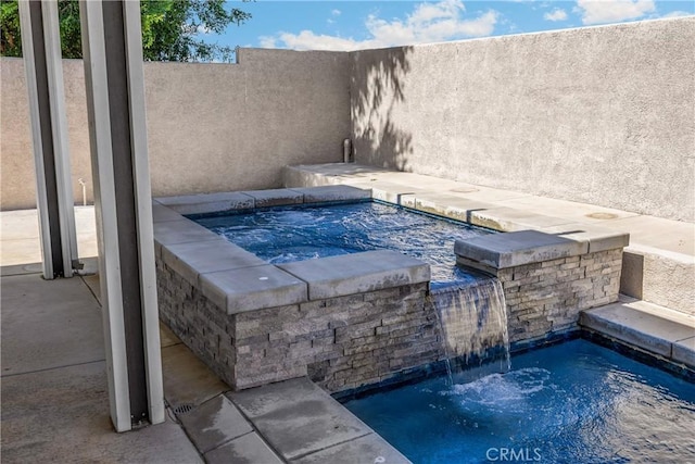 4082 N Flame Tree Ave, Rialto, CA 92377 - view of pool featuring an in-ground hot tub and a pool