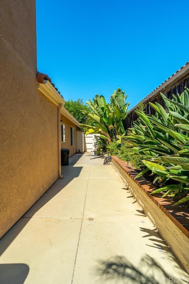 426 Debra An Dr, Fallbrook, CA 92028 - fenced backyard featuring a patio area