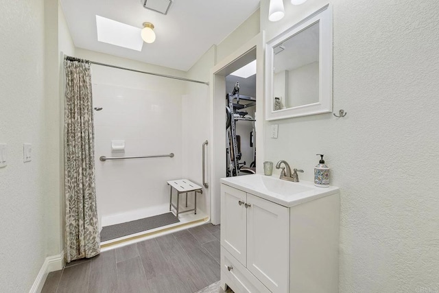 929 Chumash Trl, Vista, CA 92084 - full bath with vanity, a shower with curtain, and wood finished floors