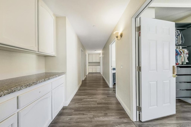 929 Chumash Trl, Vista, CA 92084 - corridor with dark wood finished floors