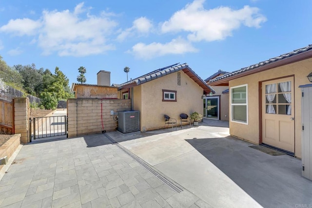 929 Chumash Trl, Vista, CA 92084 - view of patio with a gate