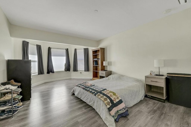 929 Chumash Trl, Vista, CA 92084 - bedroom featuring wood finished floors and baseboards