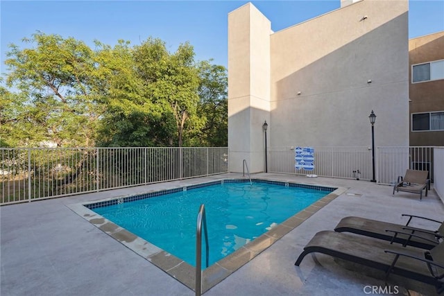 9610 Zelzah Ave Unit 105, Northridge, CA 91325 - community pool featuring a patio area
