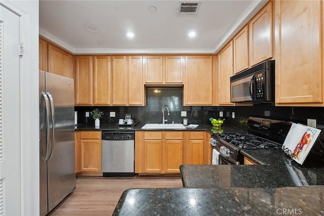 9610 Zelzah Ave Unit 105, Northridge, CA 91325 - kitchen featuring black appliances, light wood-style floors, backsplash, and dark stone countertops