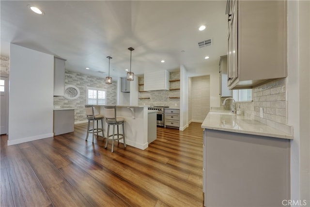 25904 Bear Valley Rd, Tehachapi, CA 93561 - kitchen featuring open shelves, high end stove, a breakfast bar, a kitchen island, and backsplash
