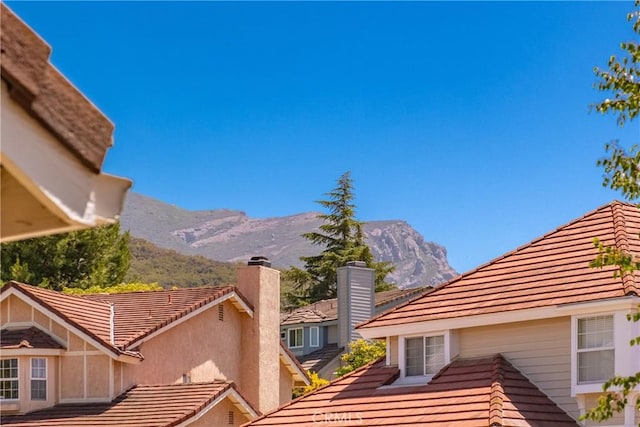 968 Saddlehorn Pl, Newbury Park, CA 91320 - exterior view of a mountain backdrop and a tiled roof