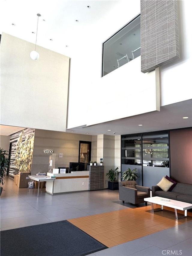 1234 Wilshire Blvd Unit 330, Los Angeles, CA 90017 - community lobby with a towering ceiling