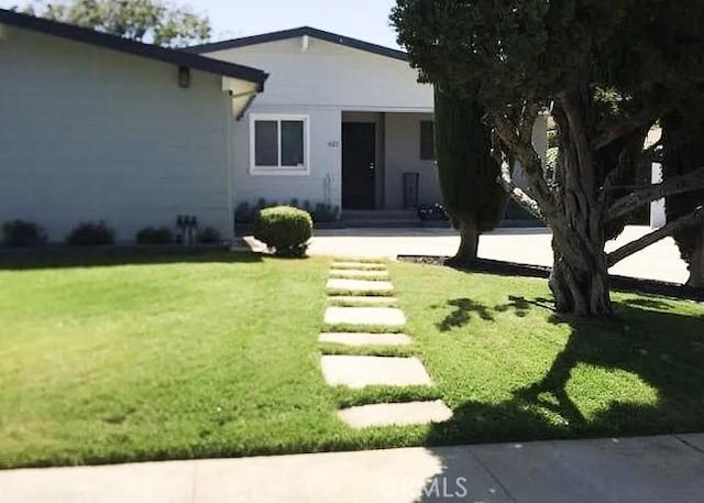622 Esther Way, Redlands, CA 92373 - view of front of property featuring a front yard