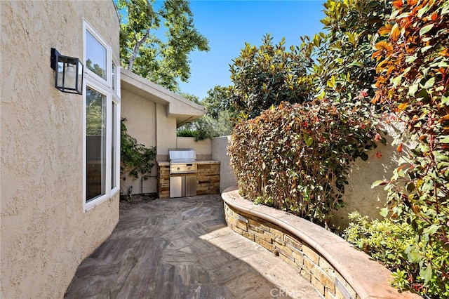 2719 Vista Umbrosa, Newport Beach, CA 92660 - view of patio / terrace featuring an outdoor kitchen