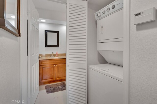 2500 San Gabriel Way Unit 306, Corona, CA 92882 - laundry room featuring estacked washer and dryer, wet bar, and tile patterned floors