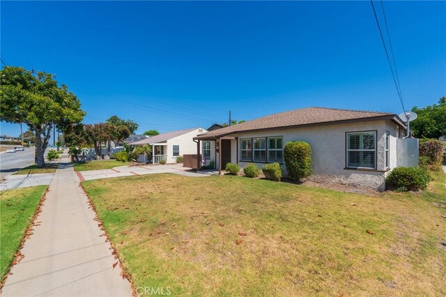 2605 Robinson St, Redondo Beach, CA 90278 - view of front of property featuring stucco siding, a front lawn, and a patio area