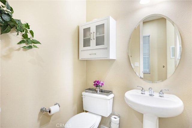 60284 Honeysuckle St, La Quinta, CA 92253 - bathroom featuring a sink and toilet