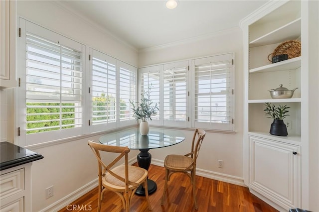 426 Via La Selva, Redondo Beach, CA 90277 - dining area with wood finished floors and crown molding