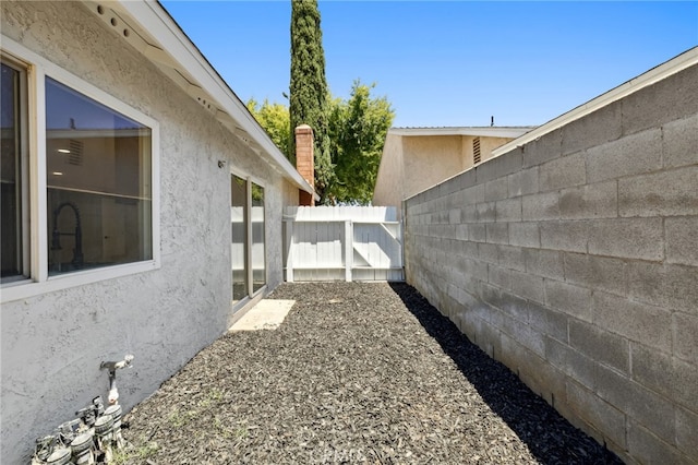 6903 Crest Ave, Riverside, CA 92503 - view of yard