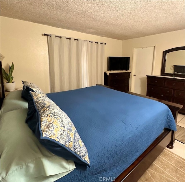 9620 San Vincente Ave, South Gate, CA 90280 - bedroom featuring a textured ceiling