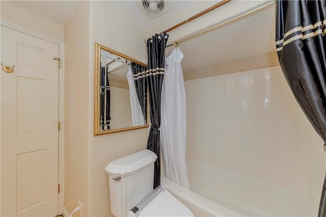 662 Via Zapata, Riverside, CA 92507 - bathroom featuring shower / tub combo with curtain and toilet