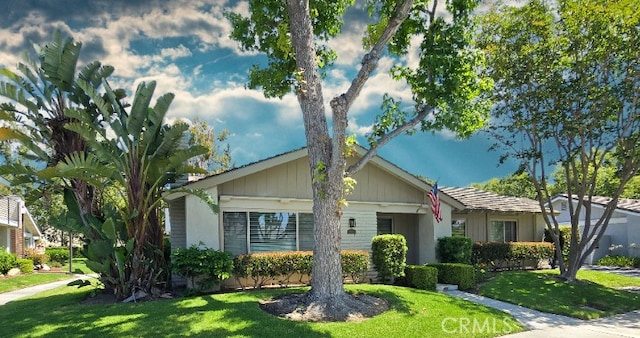 2007 W W Wind, Santa Ana, CA 92704 - view of front of home featuring a front lawn