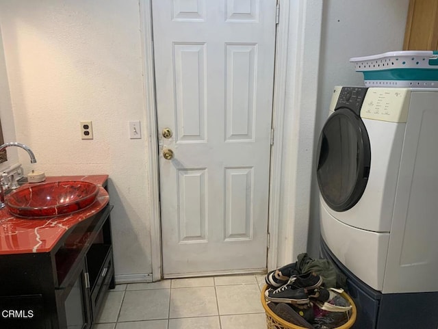 20151 Serrano Rd, Apple Valley, CA 92307 - laundry area featuring washer / dryer and light tile patterned flooring