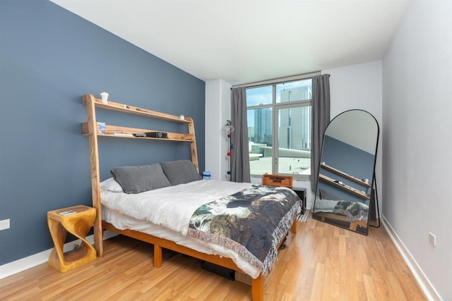 425 W Beech St Unit 613, San Diego, CA 92101 - bedroom featuring wood finished floors and baseboards