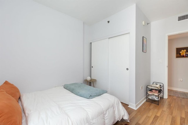 425 W Beech St Unit 613, San Diego, CA 92101 - bedroom featuring a closet and light wood finished floors