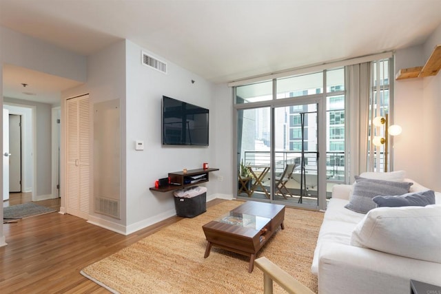 425 W Beech St Unit 613, San Diego, CA 92101 - living room featuring wood finished floors and floor to ceiling windows