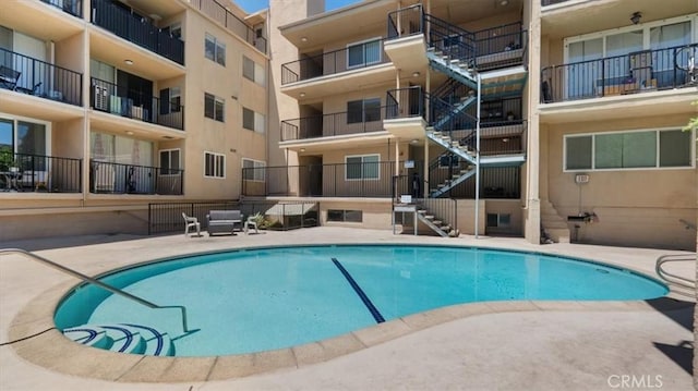 1115 Cordova St Unit 207, Pasadena, CA 91106 - community pool with stairs
