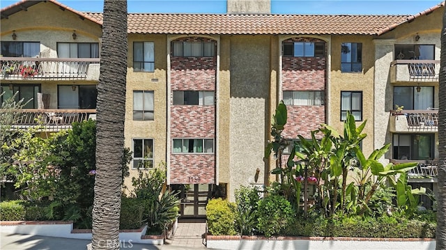 1750 Camino Palmero St Unit 539, Los Angeles, CA 90046 - view of apartment building / complex