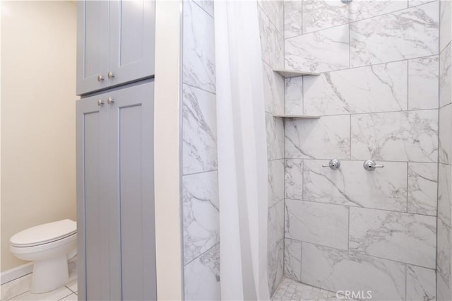 8825 Sophia Ave, North Hills, CA 91343 - bathroom with toilet and a shower stall