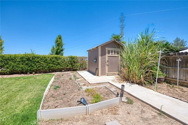 6626 W Alluvial Ave, Fresno, CA 93722 - view of yard with a garden and a storage shed